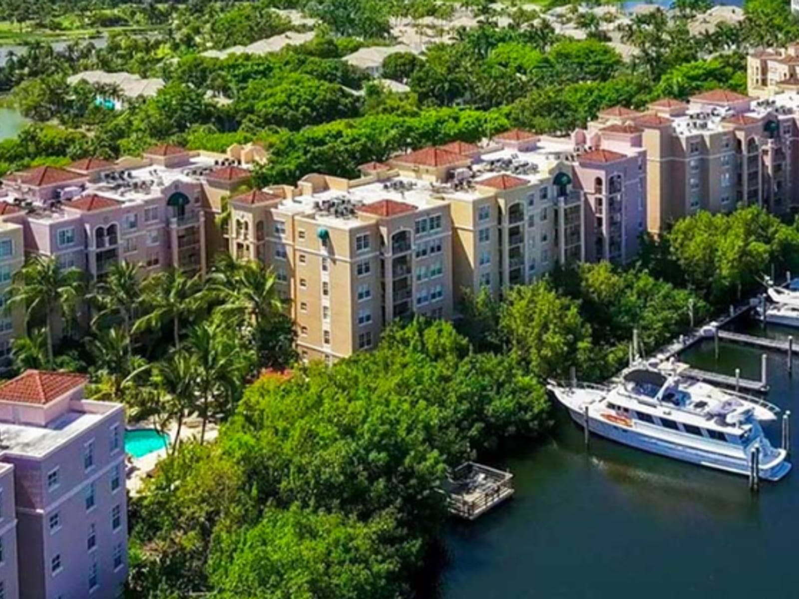 Yacht Club Marina — Marina property in Aventura, FL